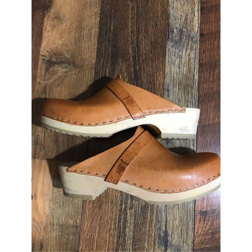Sandgrens Swedish SZ 39 = 8-8.5 slip on wooden Clogs shoes caramel tan leather